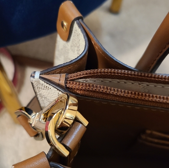 Michael Kors Brown and Cream Signature Satchel - Picture 8 of 15